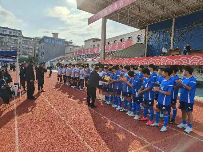 市中学生足球比赛中获得佳绩k8凯发国际营山中学在全