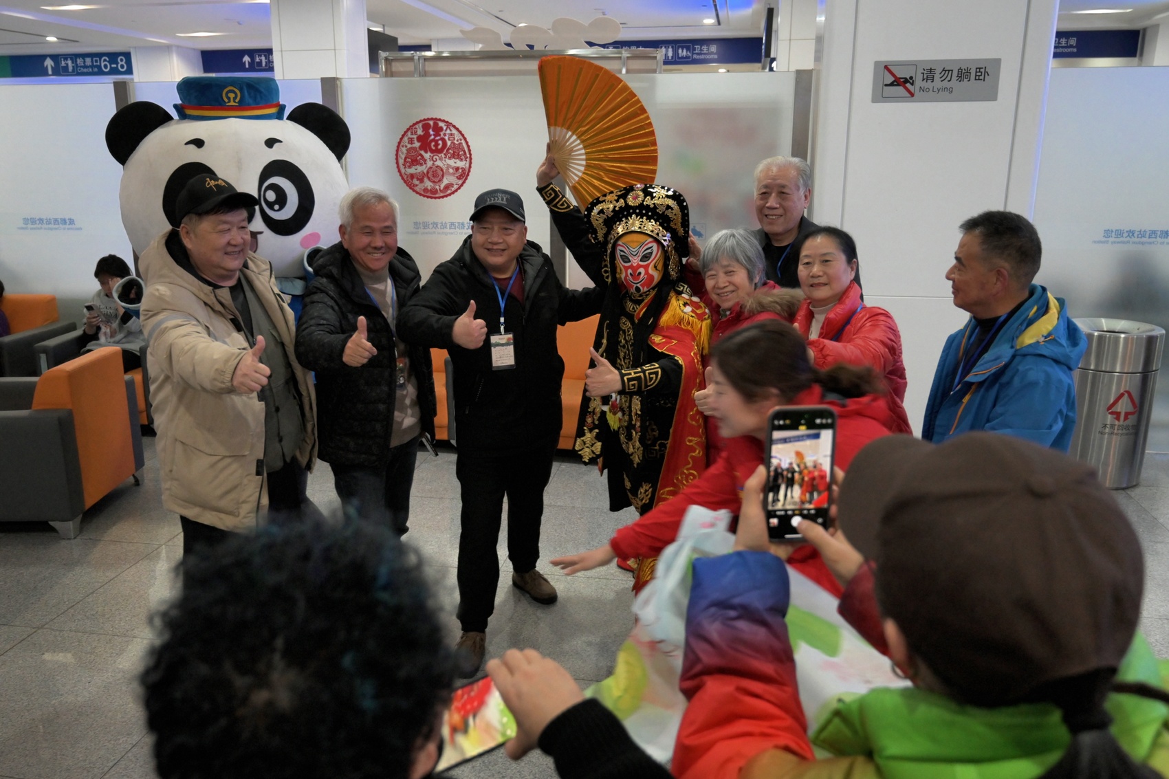 丨开往春天的“银发专列”K8凯发登录入口市场解码(图2)